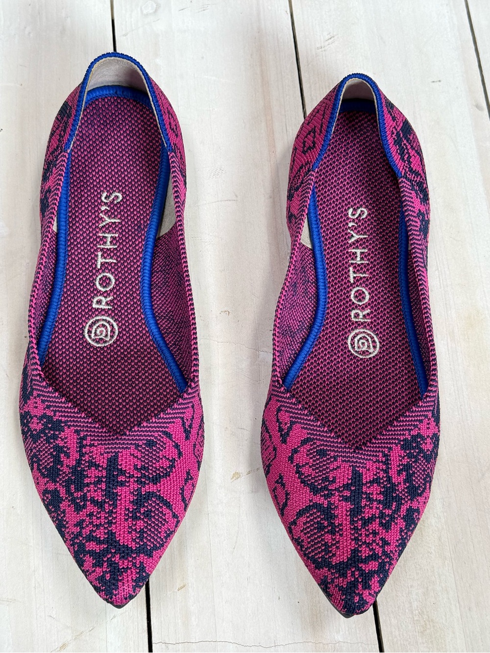 Rothy's The Point Flats Fuchsia Navy Snake Print Size 8
Retired Rare - Picture 2 of 6